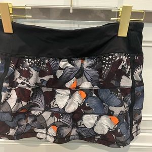 Lululenon skort- size 6. RARE PRINT!